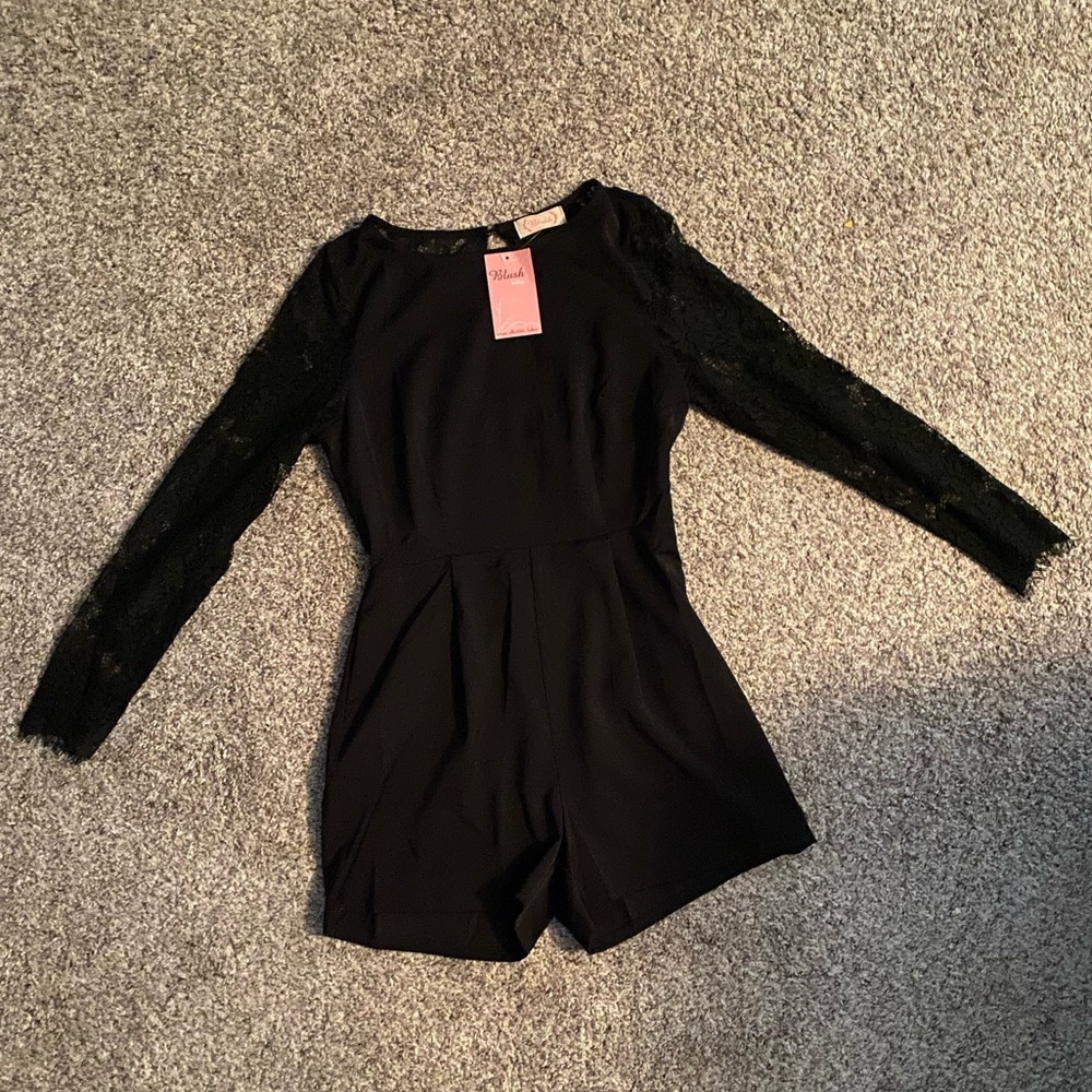 Black Shorts Jumper with lace sleeves